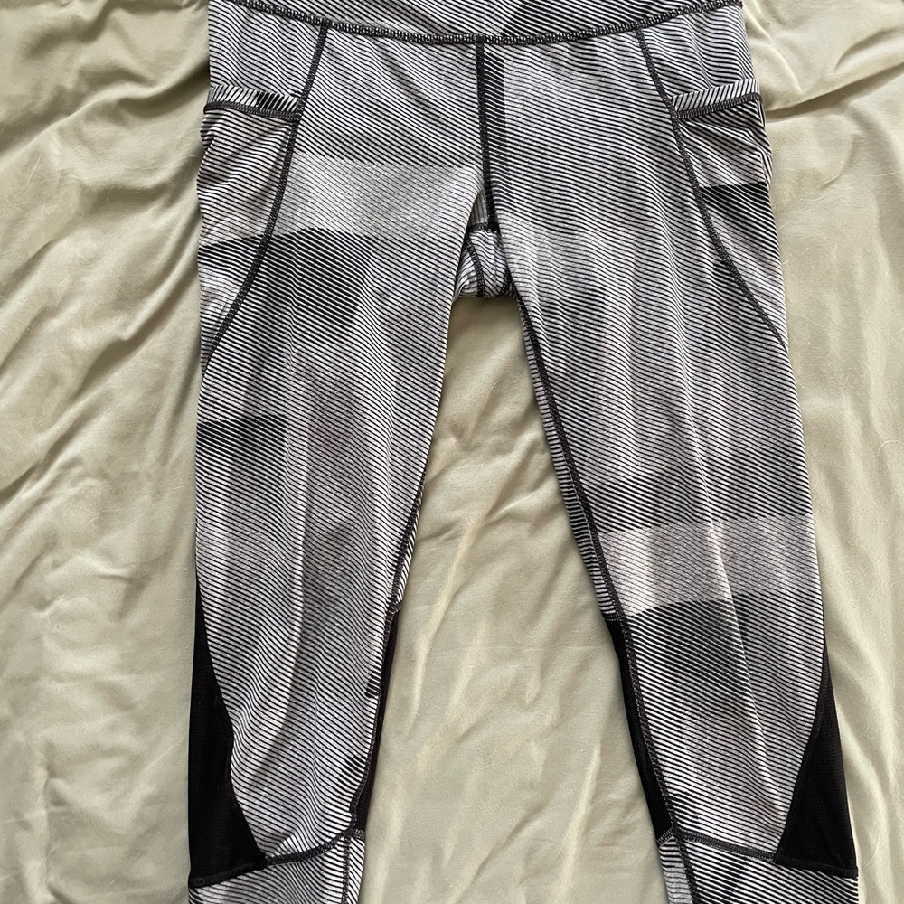 Athleta Black and Gray Workout Capris